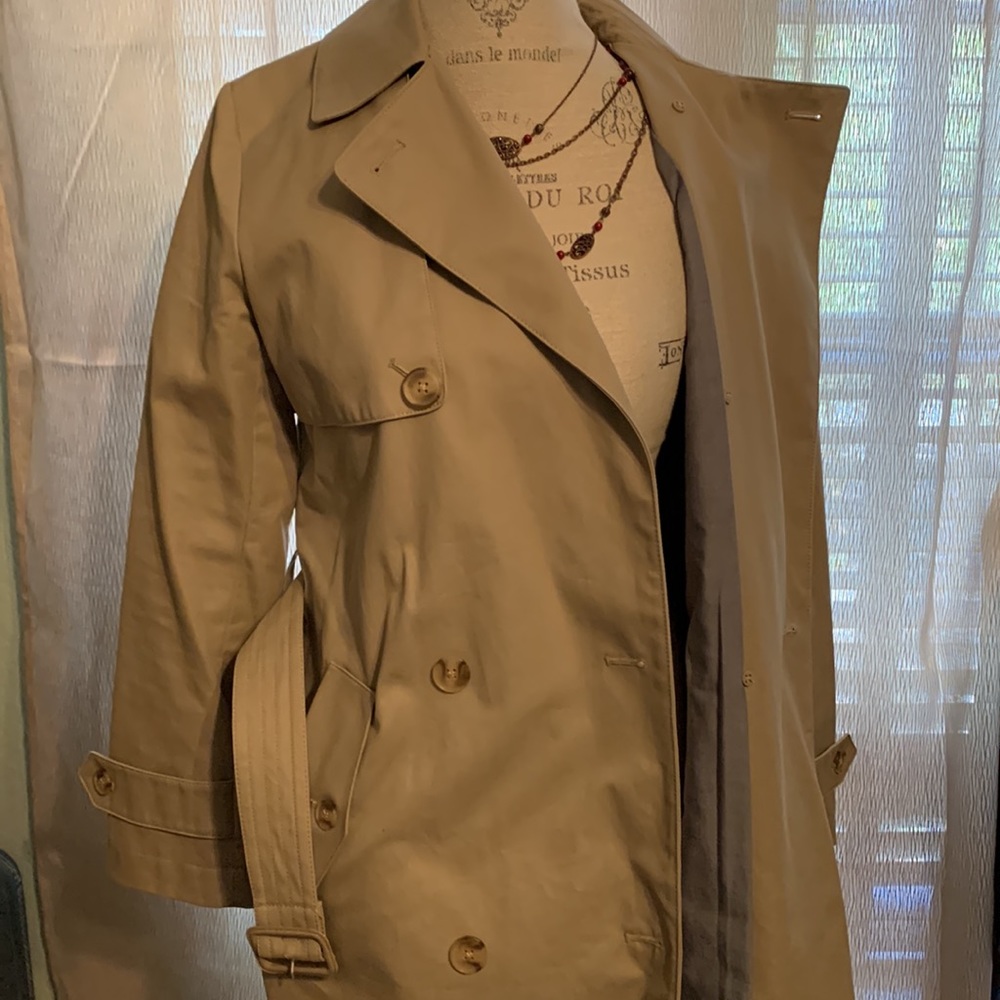 Tan Gap Trench Coat, Practically New, Only Worn O… - image 3